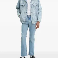 Джинсовая куртка на пуговицах Джинсовая куртка на пуговицах