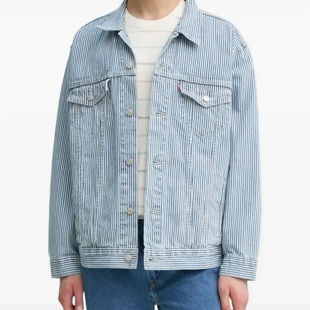 Джинсовая куртка в полоску