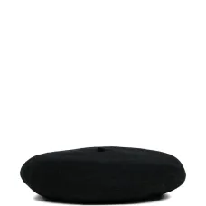 Берет с вышитым логотипом