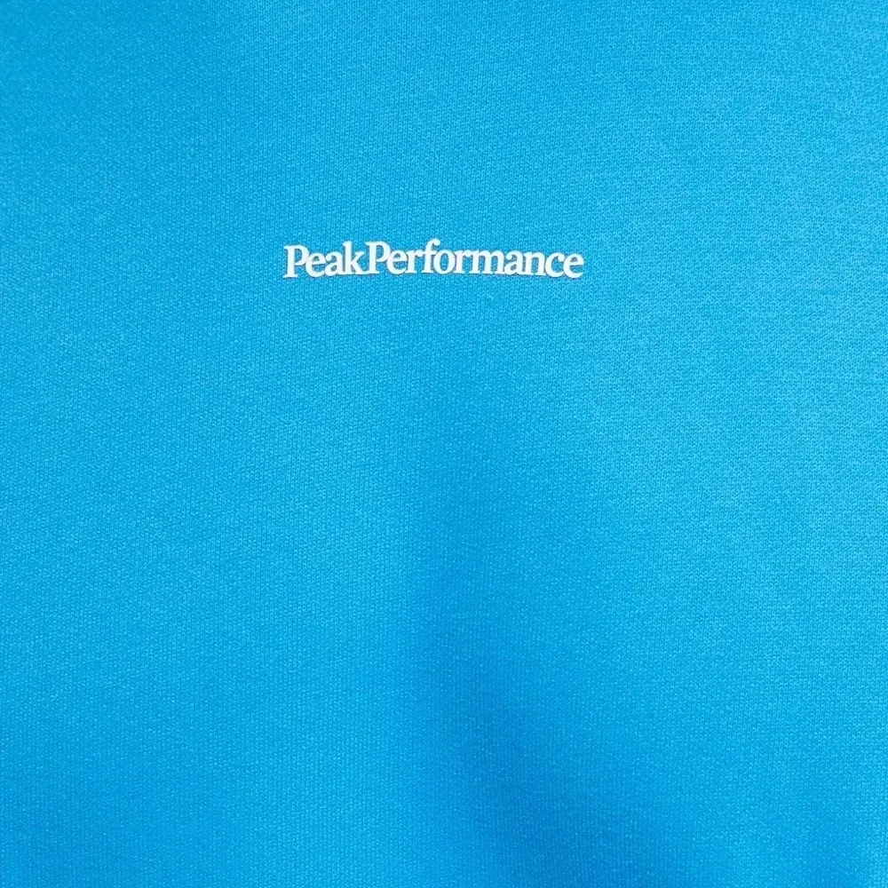 Толстовка с вышитым логотипом