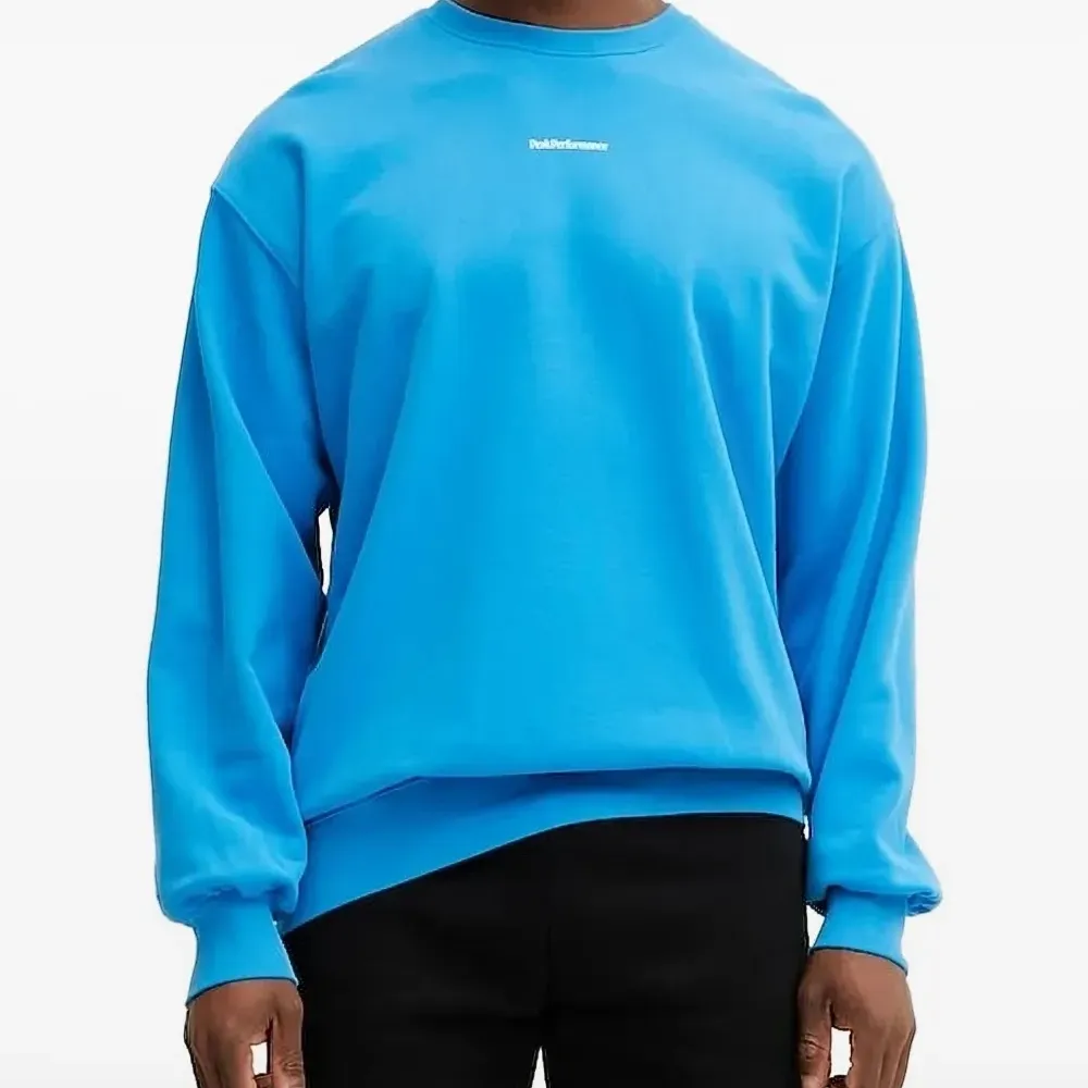 Толстовка с вышитым логотипом