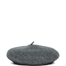 Берет с вышитым логотипом