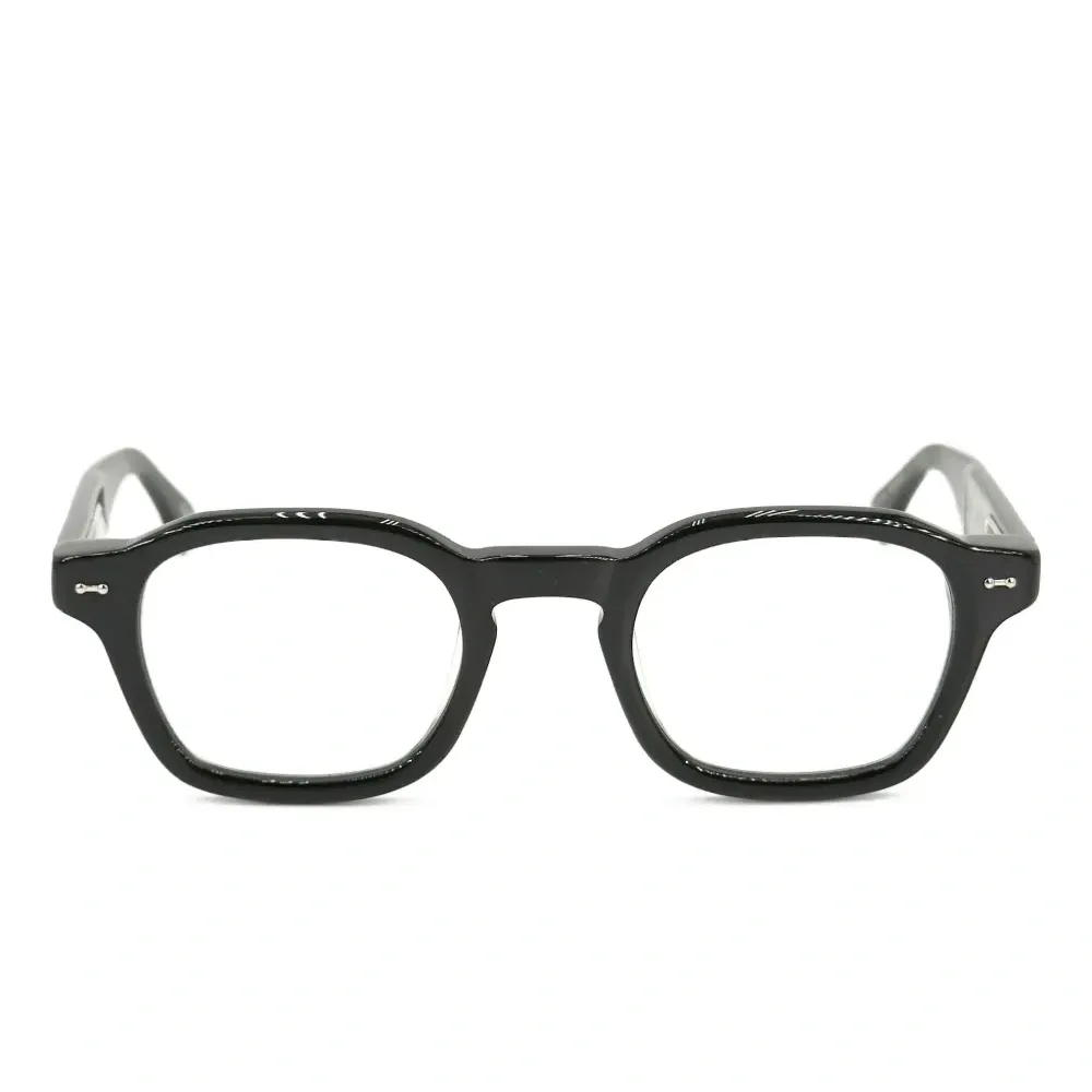 Очки в прямоугольной оправе