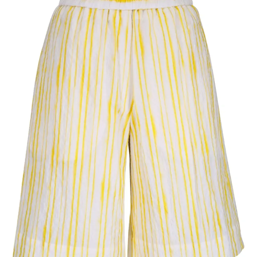 Шорты в полоску