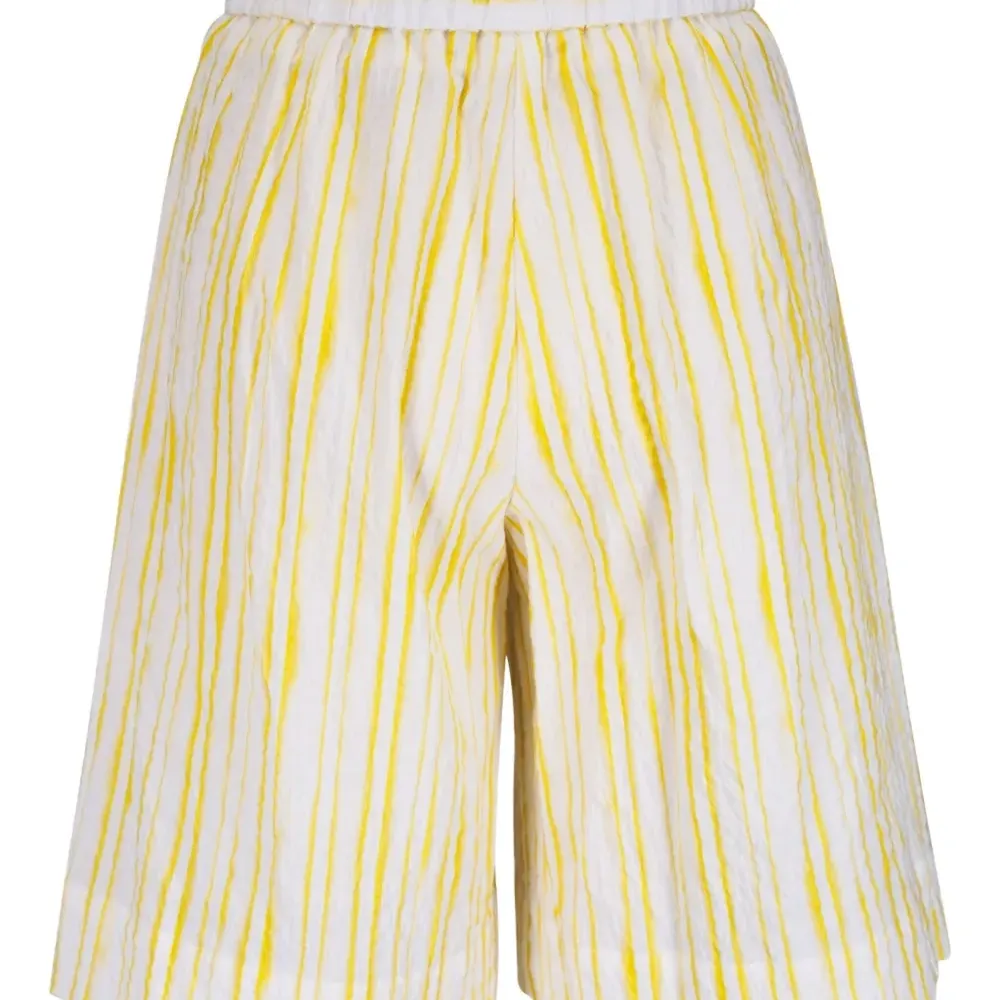 Шорты в полоску