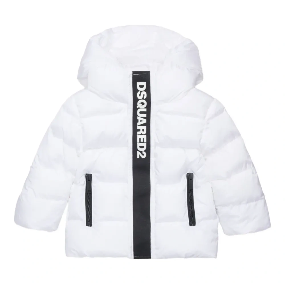 Куртка с тисненым логотипом