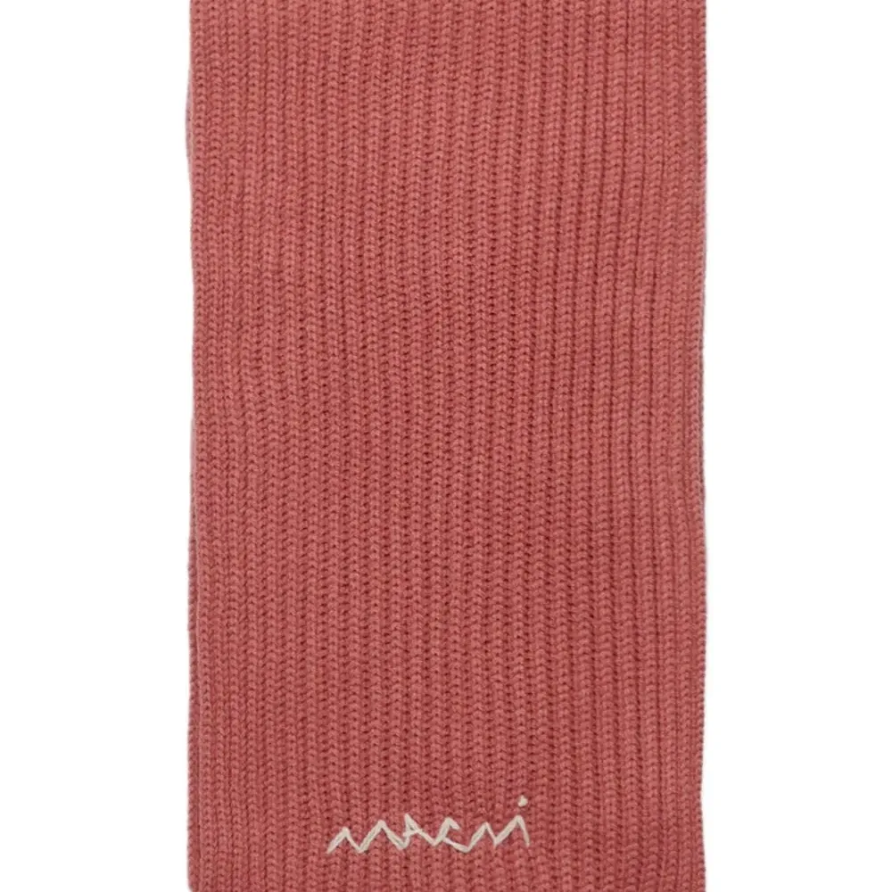 Шарф с вышитым логотипом