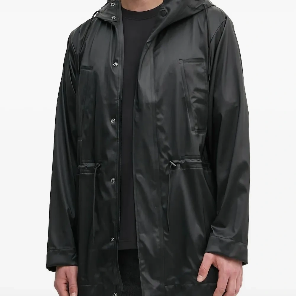 Куртка с капюшоном и кулиской