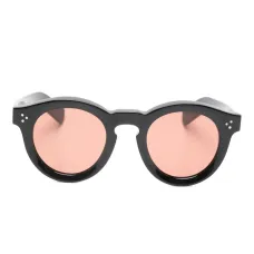 Солнцезащитные очки в круглой оправе