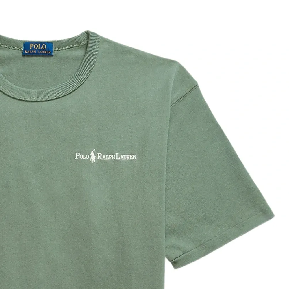 Футболка с вышитым логотипом Футболка с вышитым логотипом