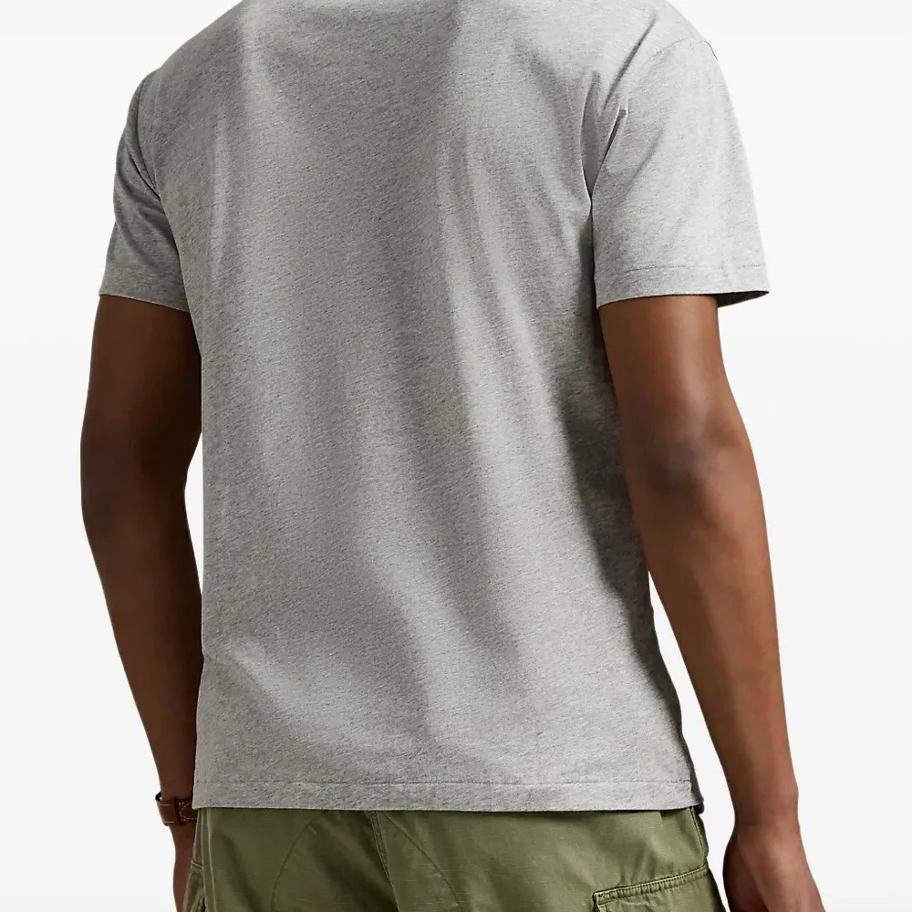 футболка с круглым вырезом