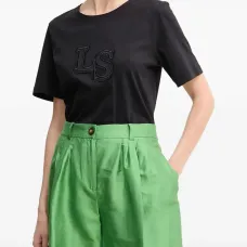 Футболка с вышитым логотипом