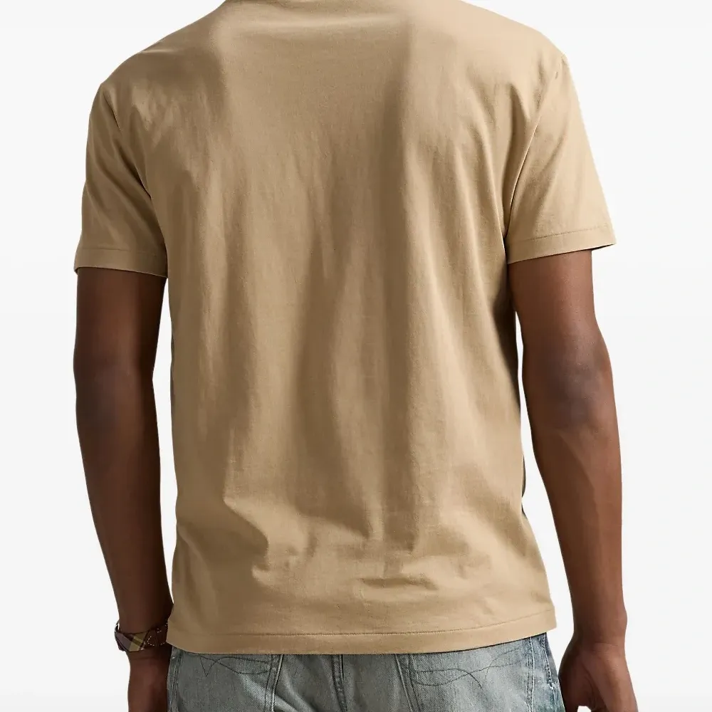 футболка с круглым вырезом