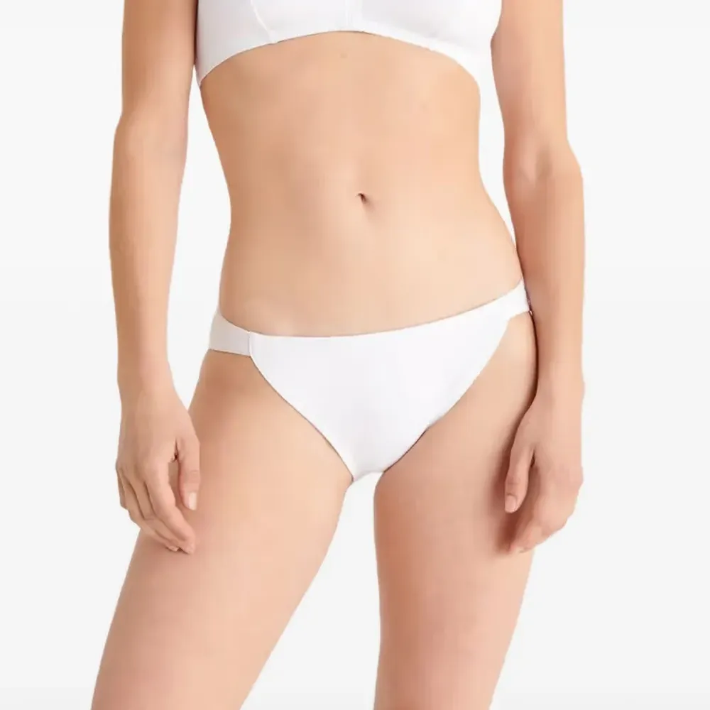 Белые плавки от бикини