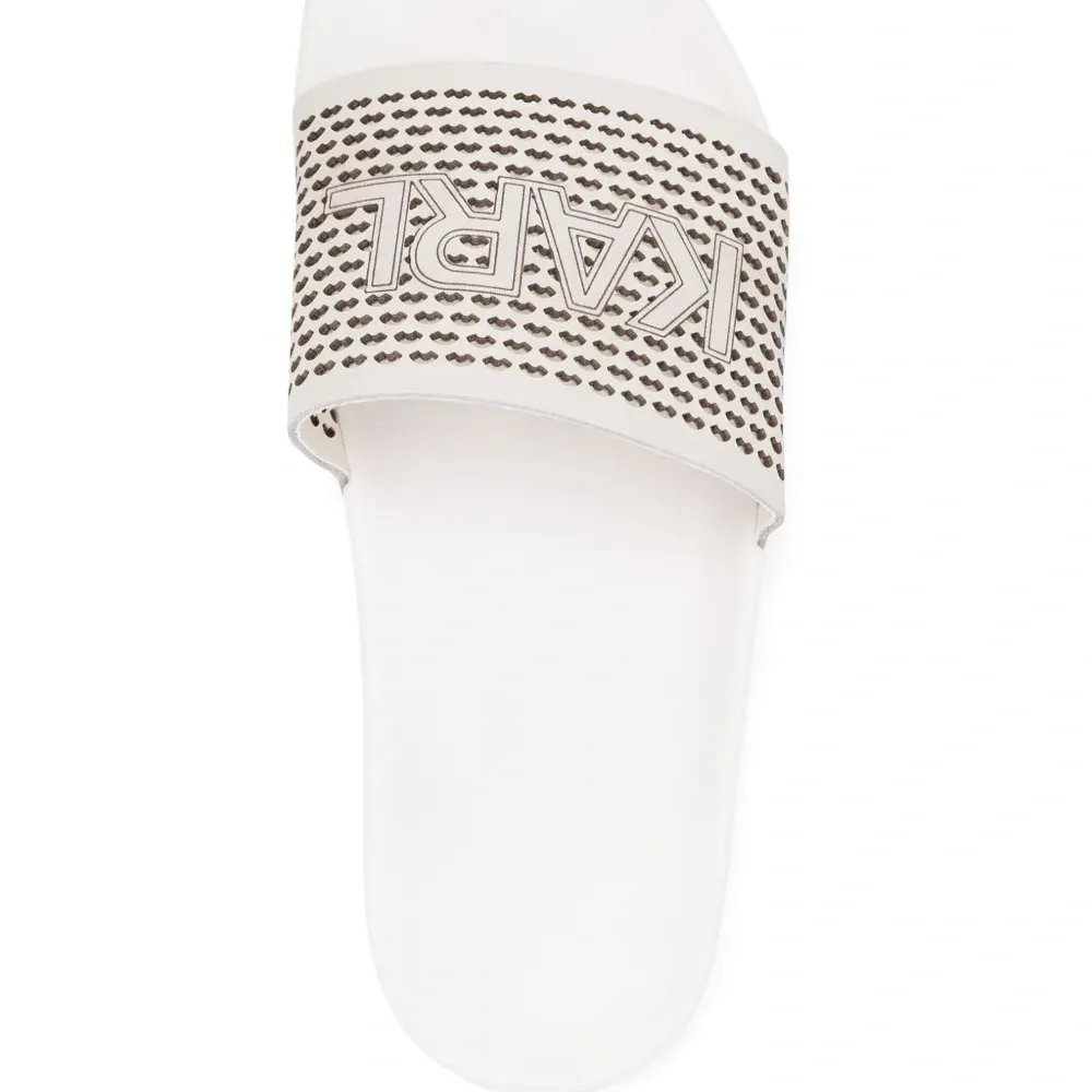 шлепанцы с логотипом