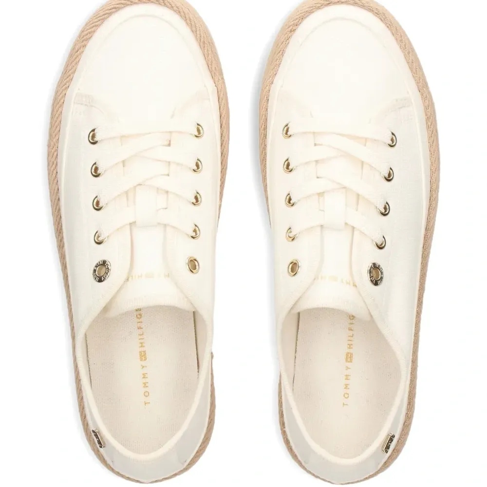 Кроссовки на платформе