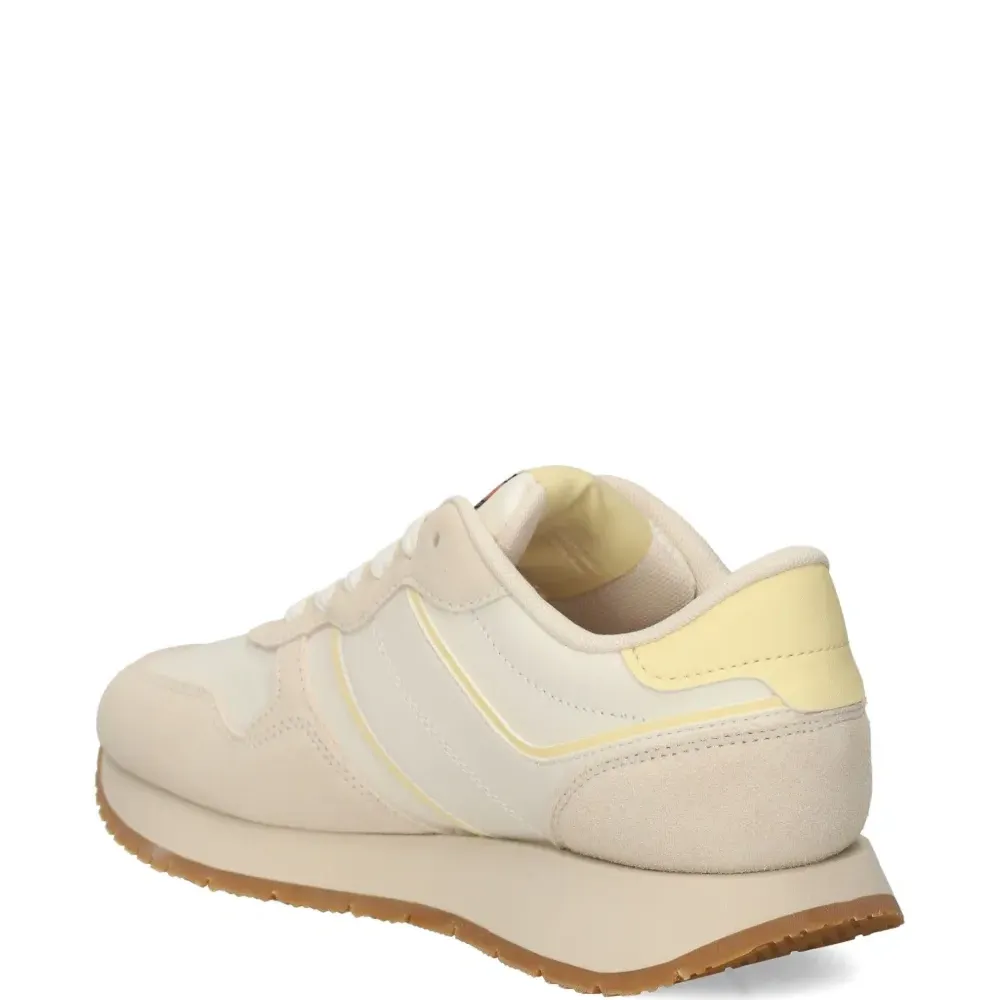 Кроссовки со вставками