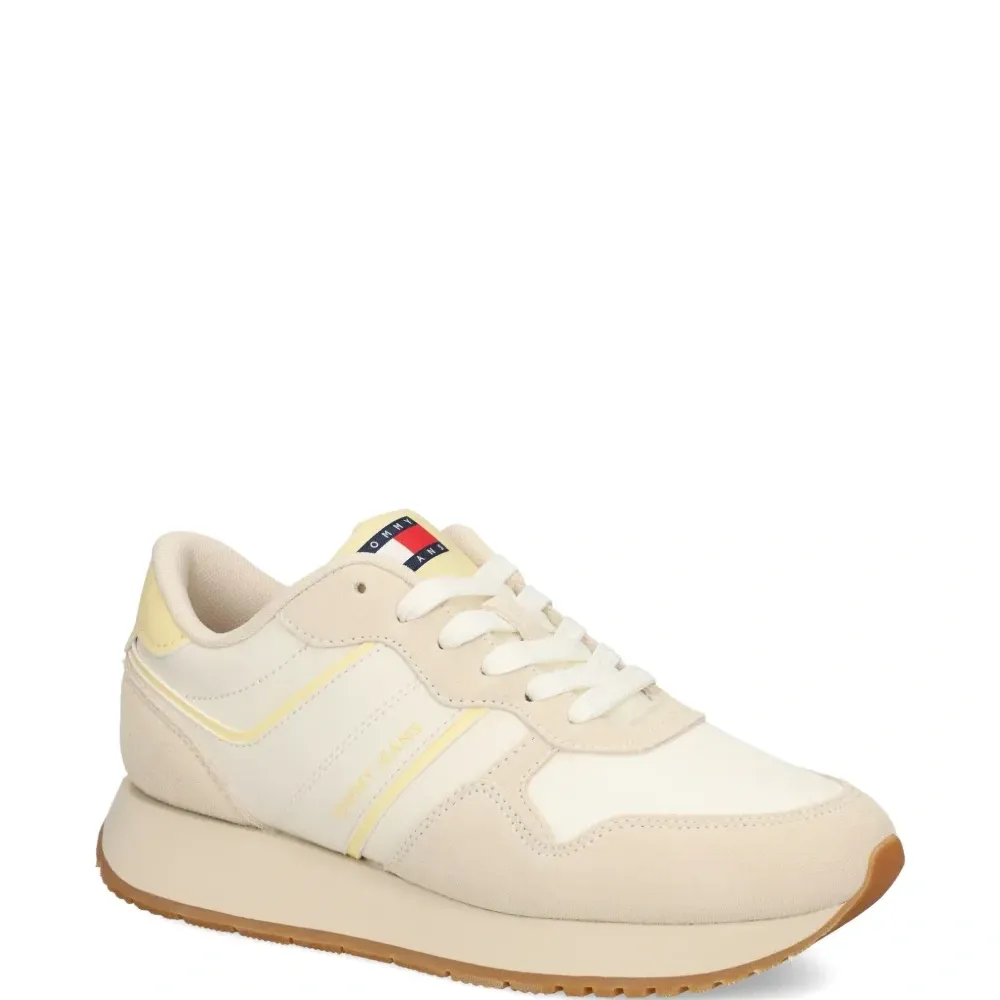 Кроссовки со вставками