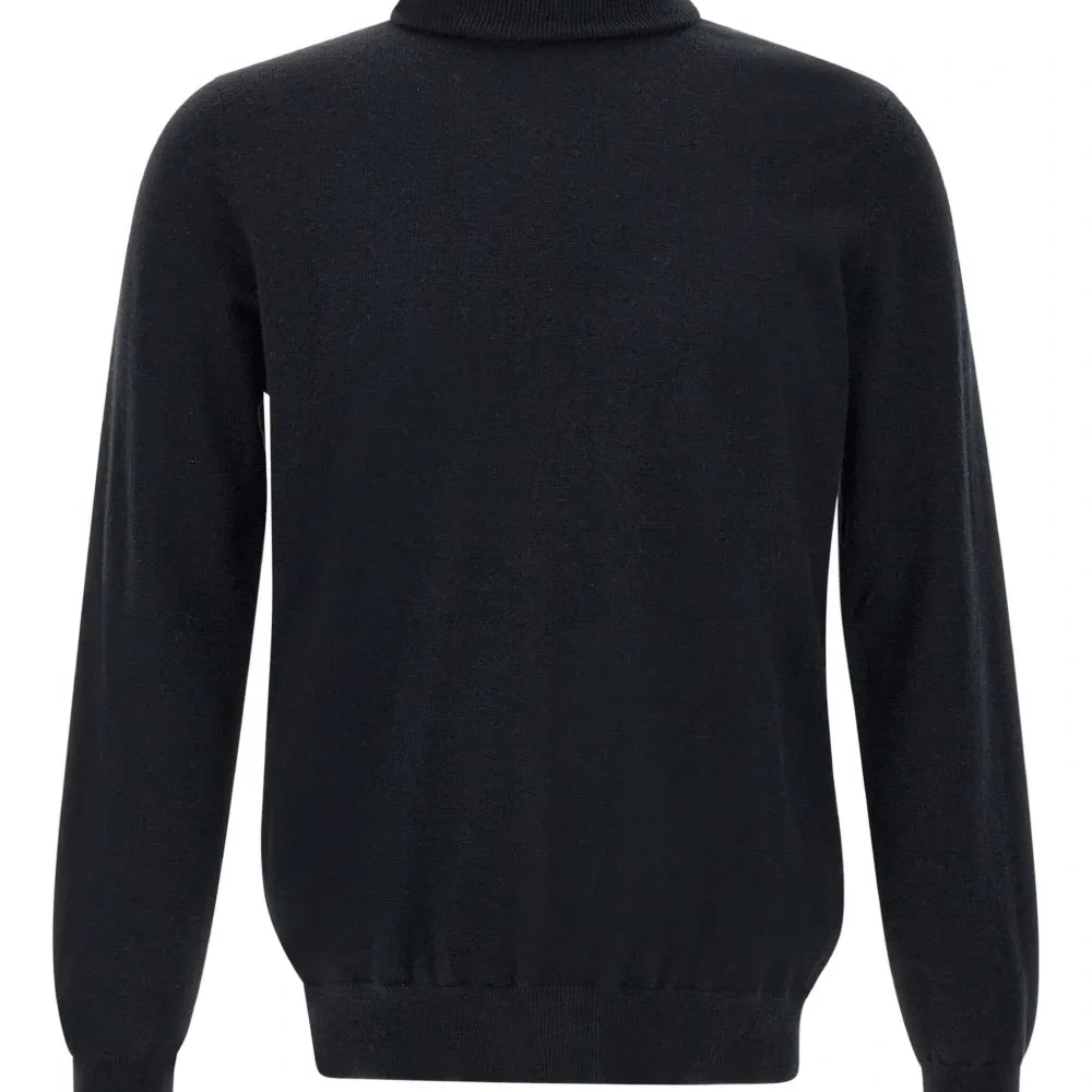 свитер с круглым вырезом