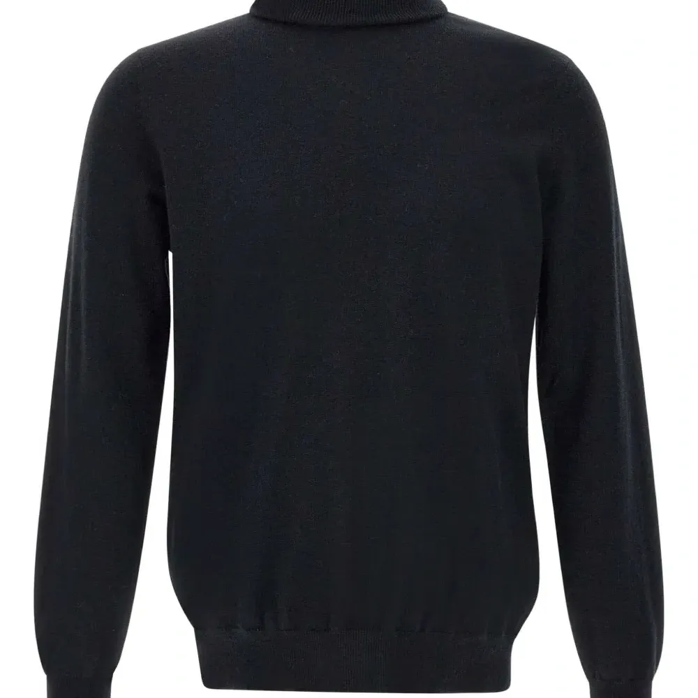 свитер с круглым вырезом