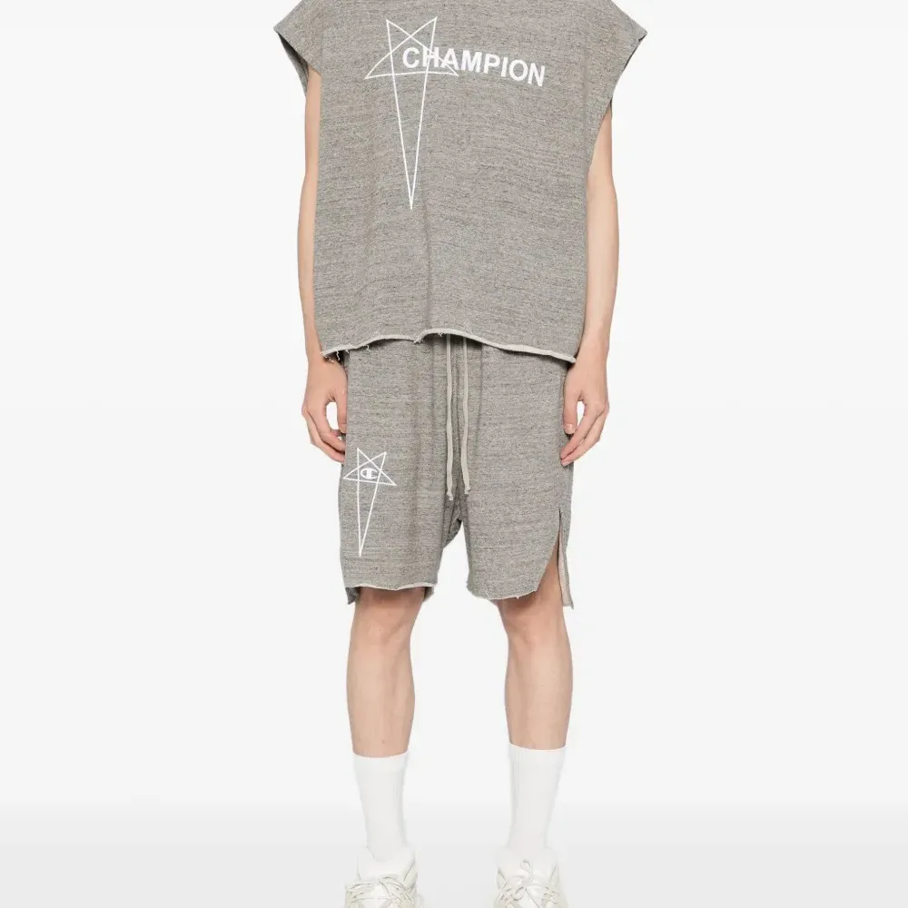 Топ без рукавов