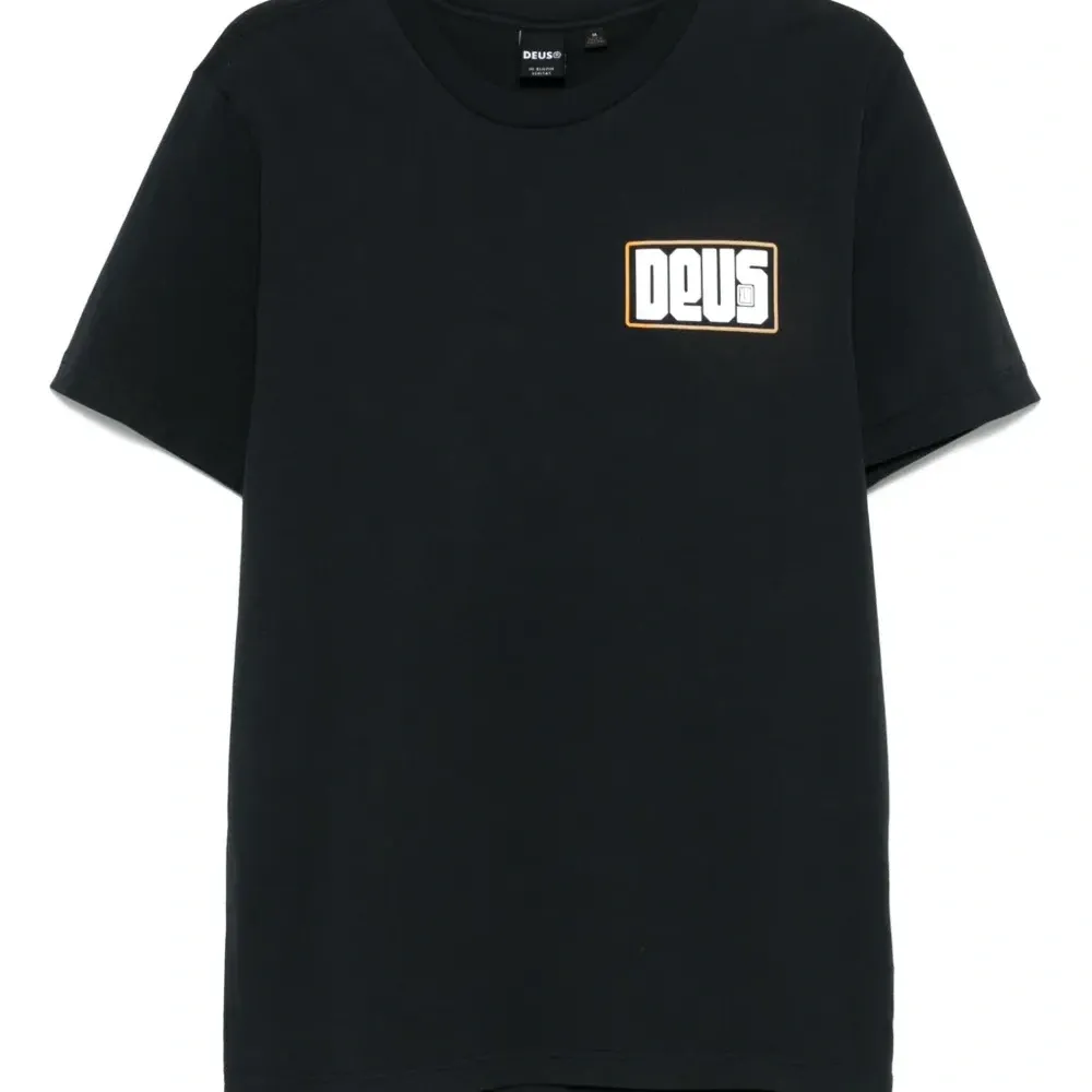 Футболка с логотипом