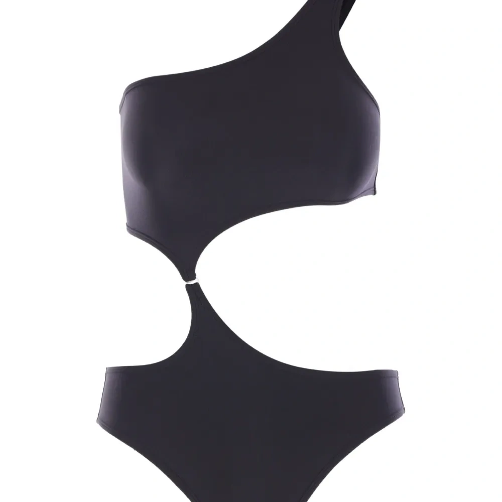 Купальник асимметричного кроя