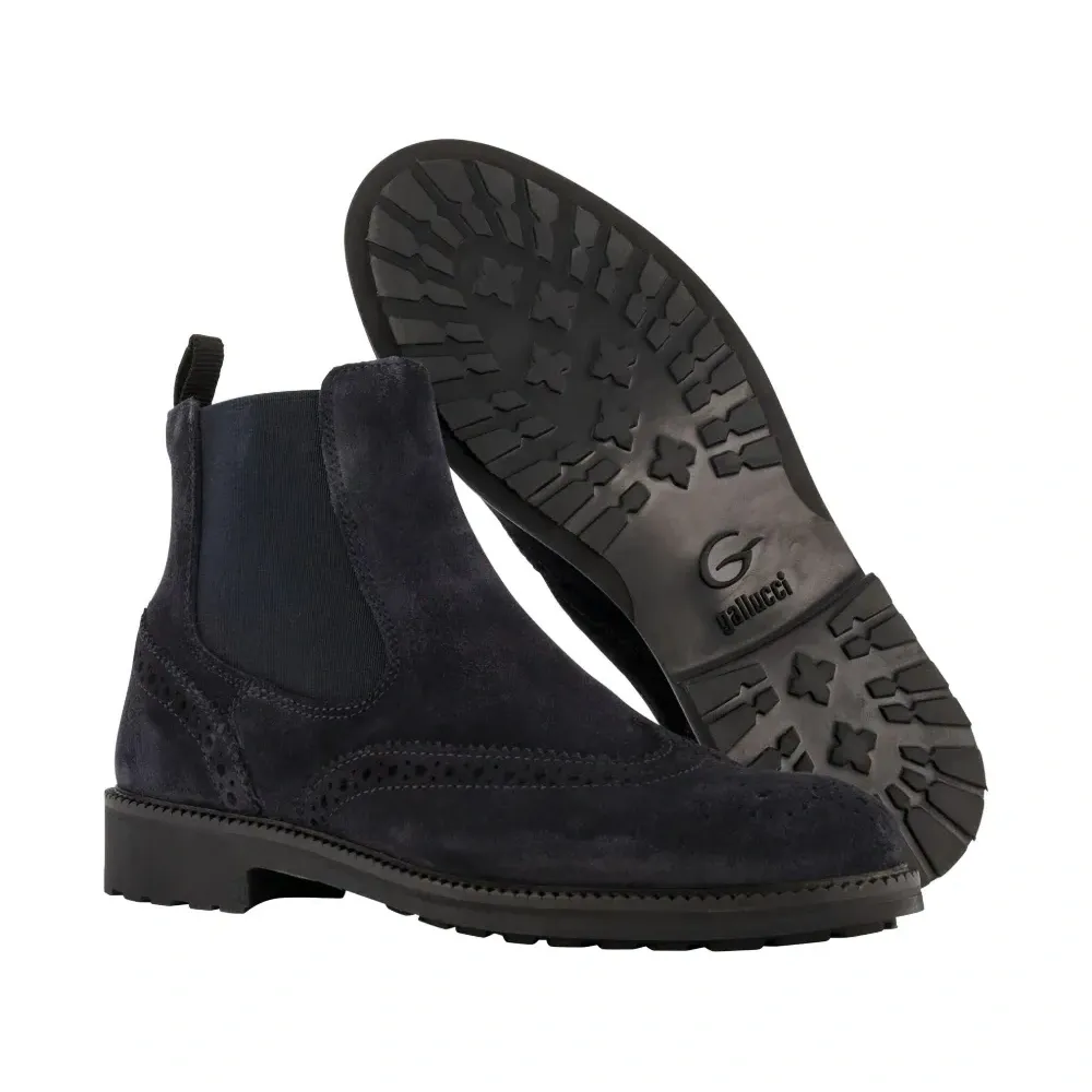 замшевые ботинки