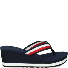 Шлепанцы на танкетке