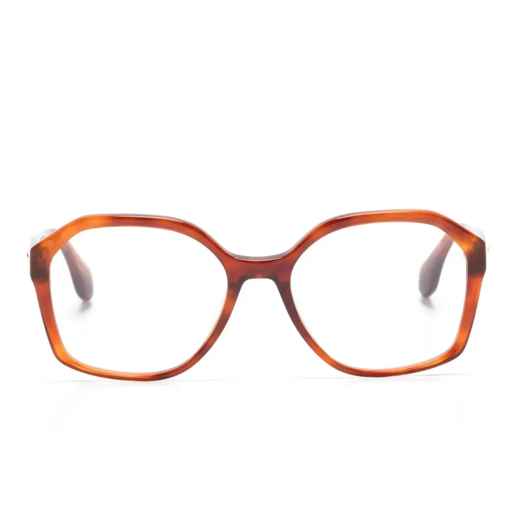 Очки в геометричной оправе