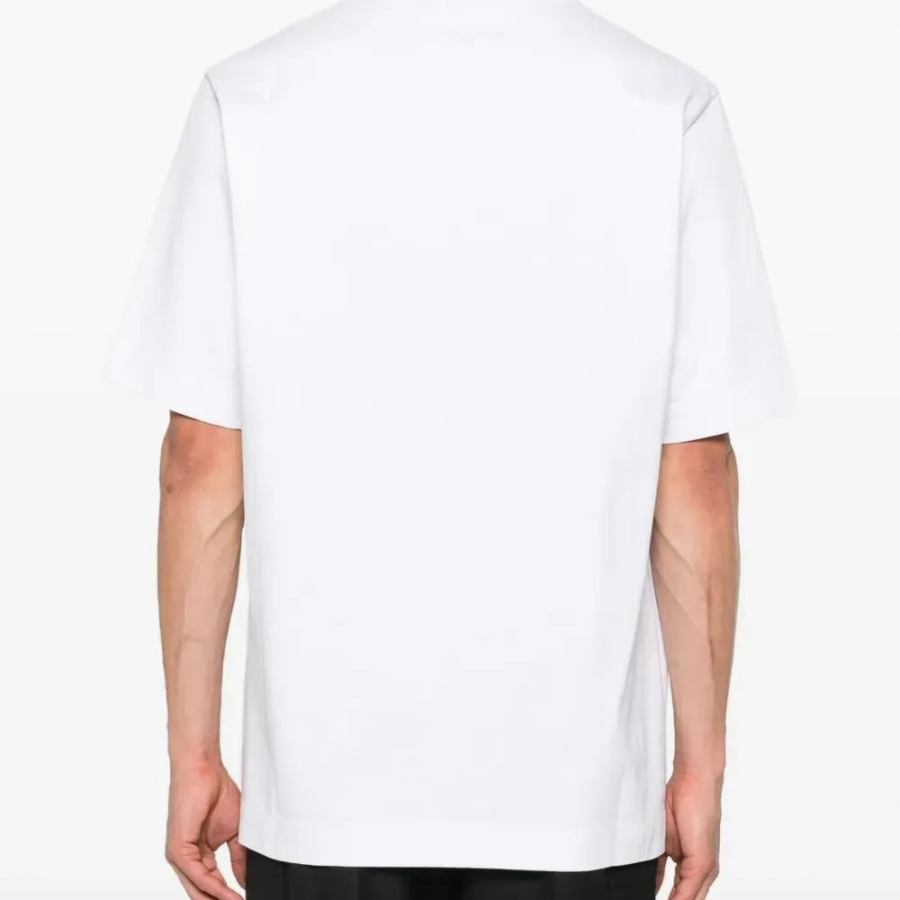 Футболка с вышитым логотипом