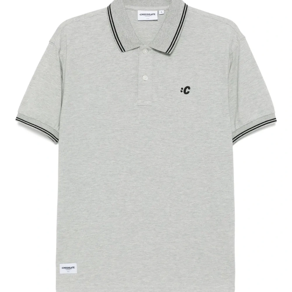 рубашка поло с вышитым логотипом