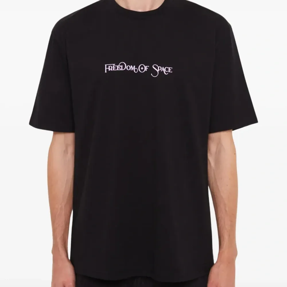 Футболка с круглым вырезом