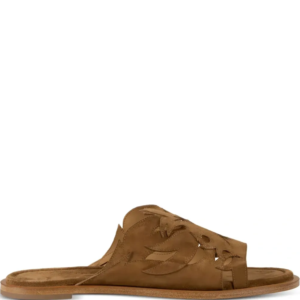 Сандалии с вырезами