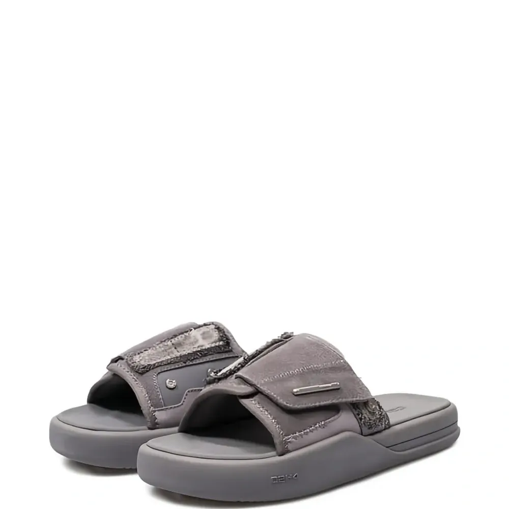 Тапочки с ремешками и замшевыми вставками