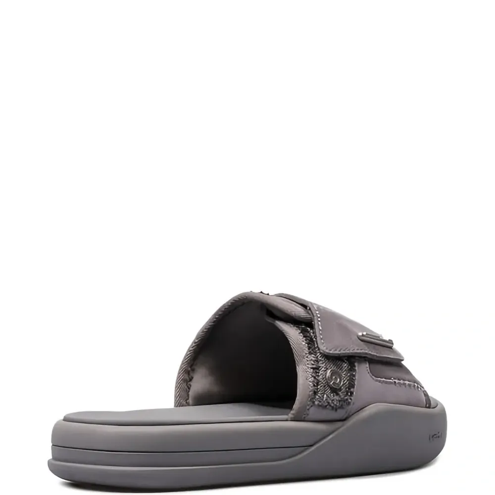 Тапочки с ремешками и замшевыми вставками