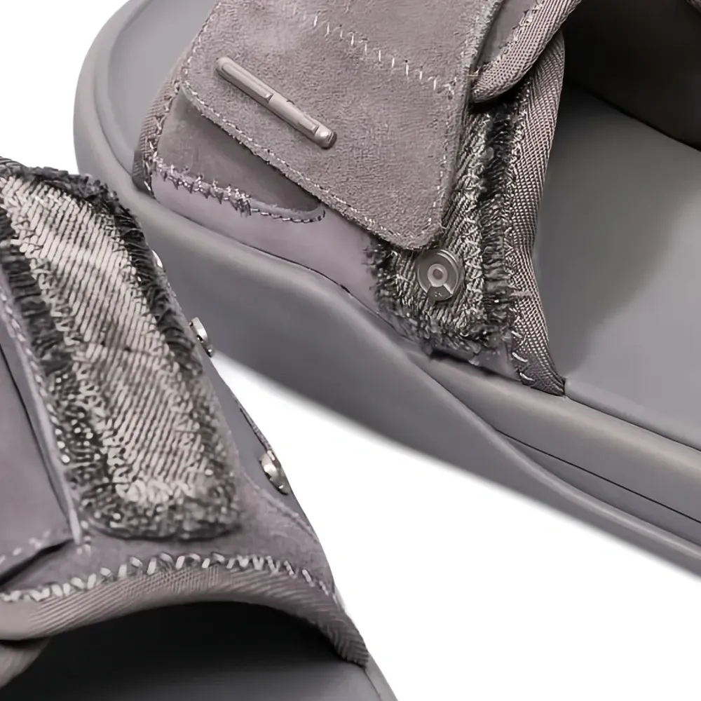 Тапочки с ремешками и замшевыми вставками