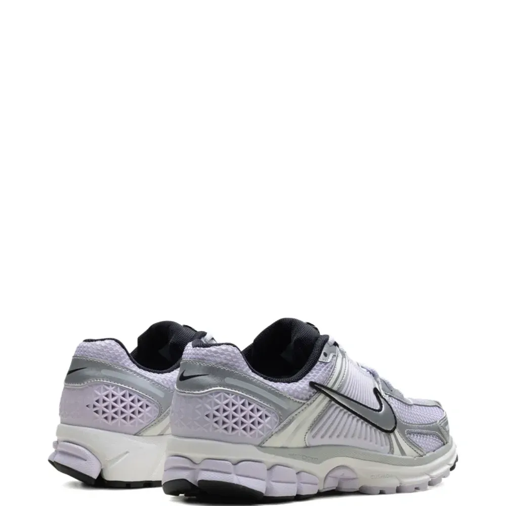 кроссовки Zoom Vomero 5 Barely Grape/Photon Dust/Summit White/Metallic Silver