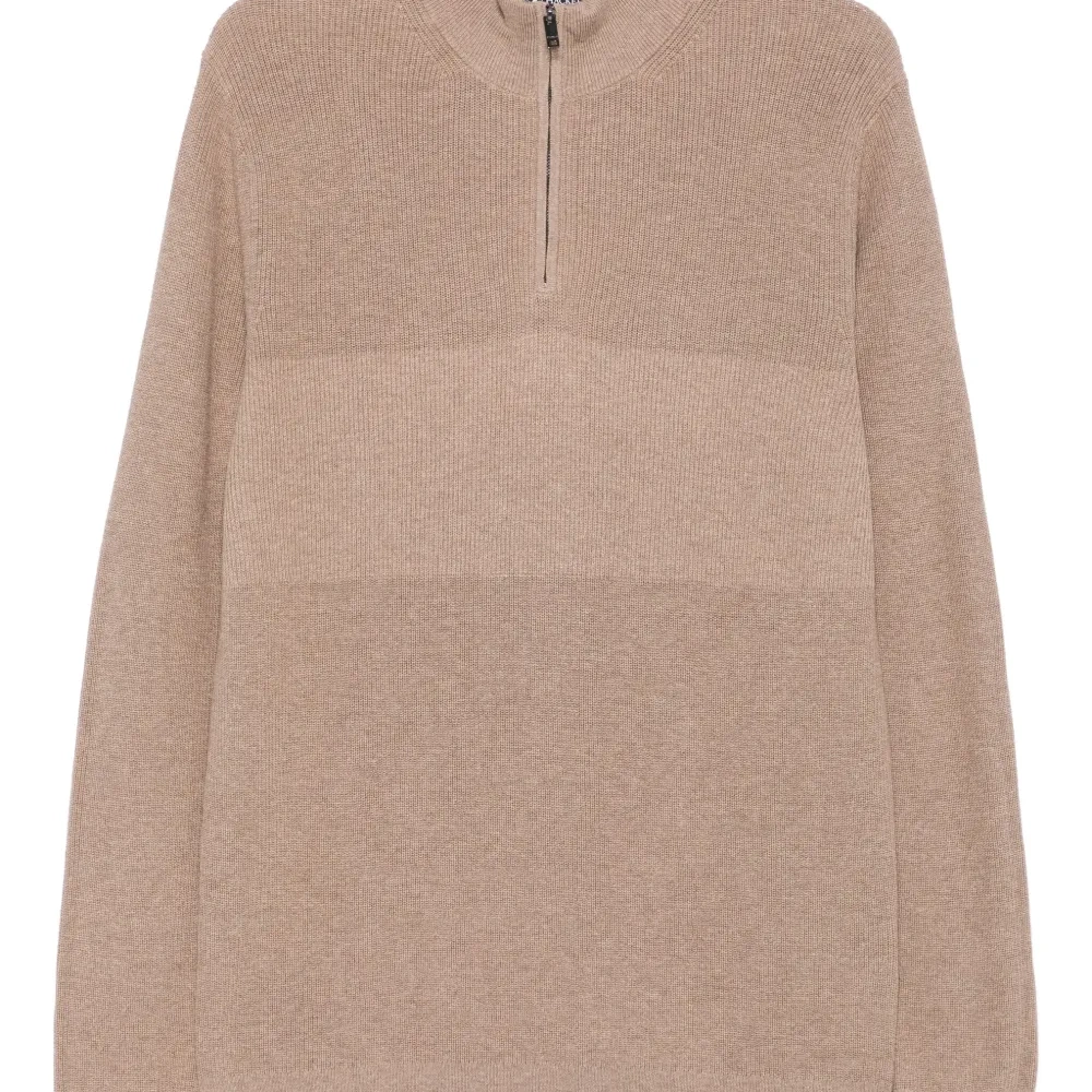 Свитер с контрастной отделкой