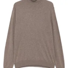 Свитер с высоким воротником