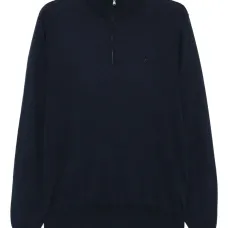 Свитер с вышитым логотипом