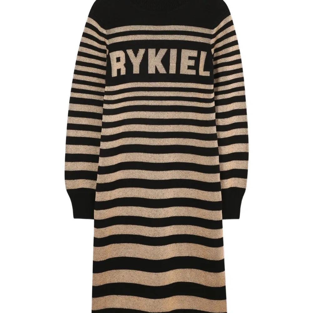 Полосатое платье с высоким воротником