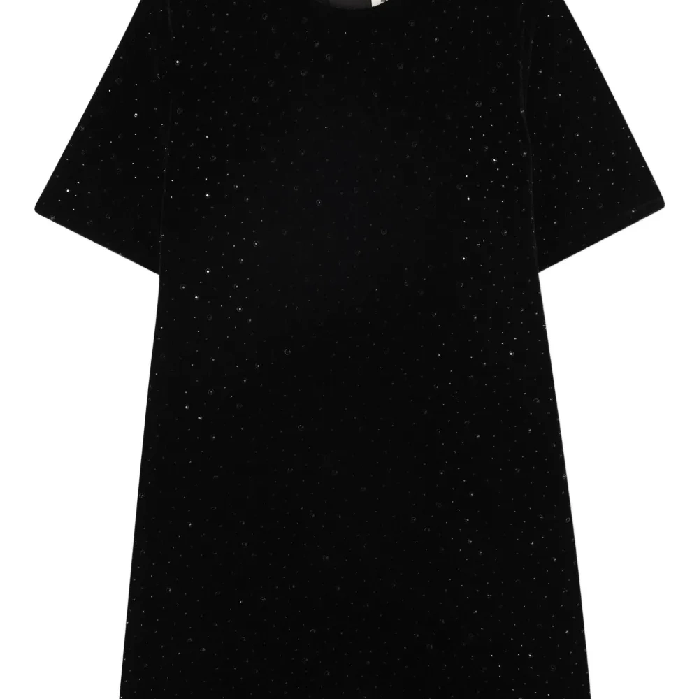 Платье с короткими рукавами и стразами