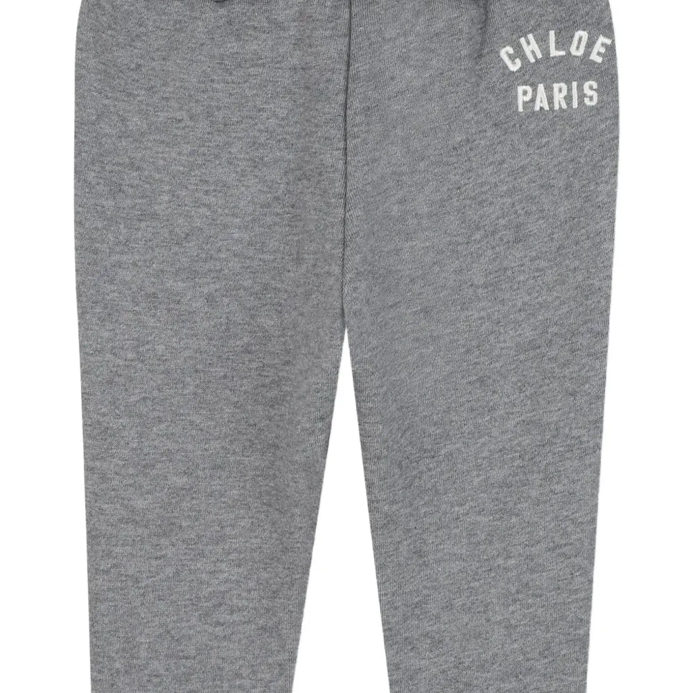 Спортивные брюки с вышитым логотипом