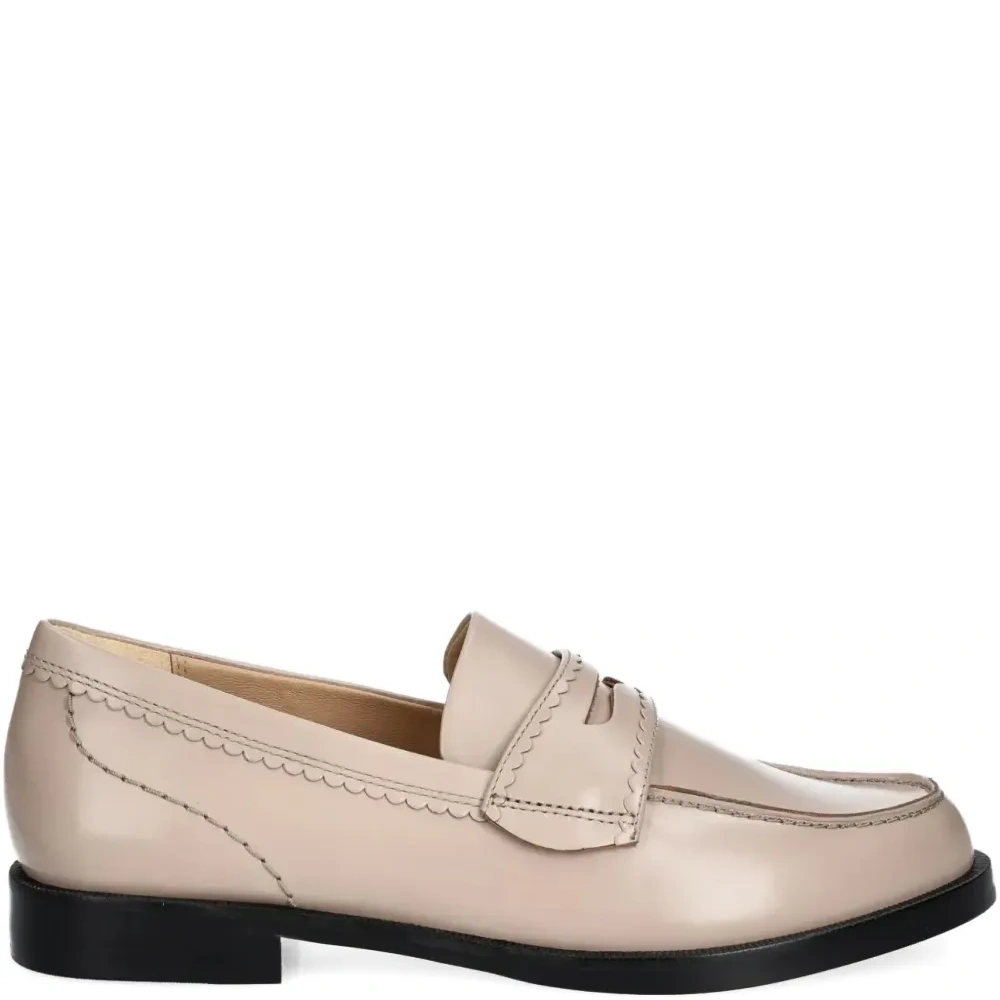 Лоферы с декоративной строчкой