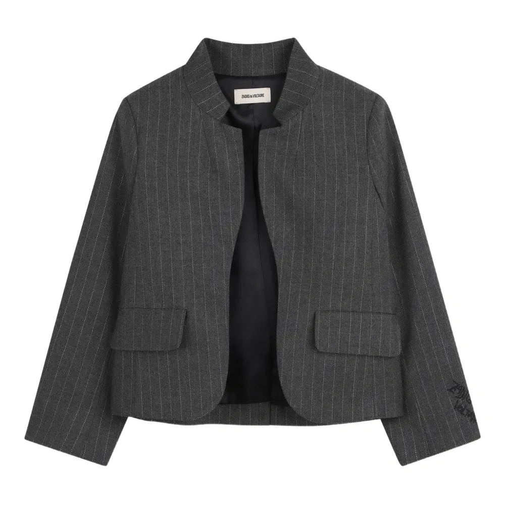 Пиджак в тонкую полоску