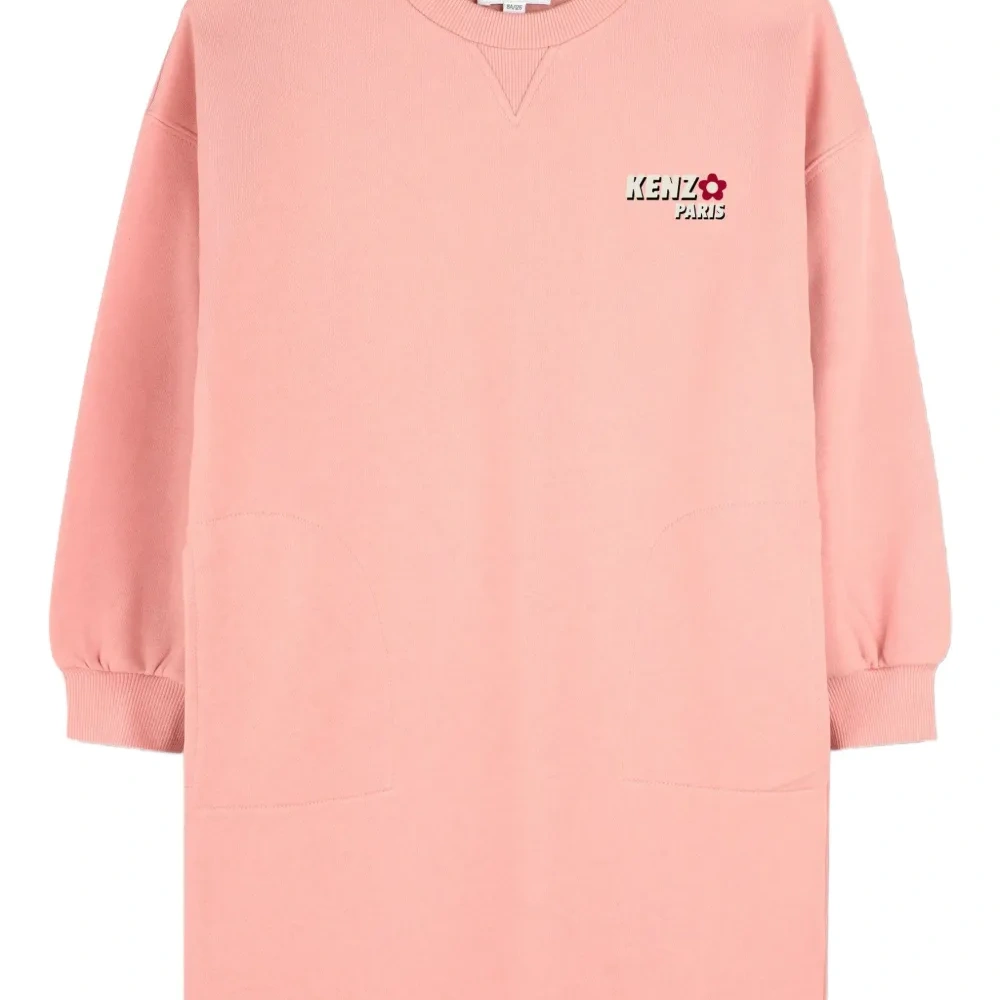 платье с логотипом