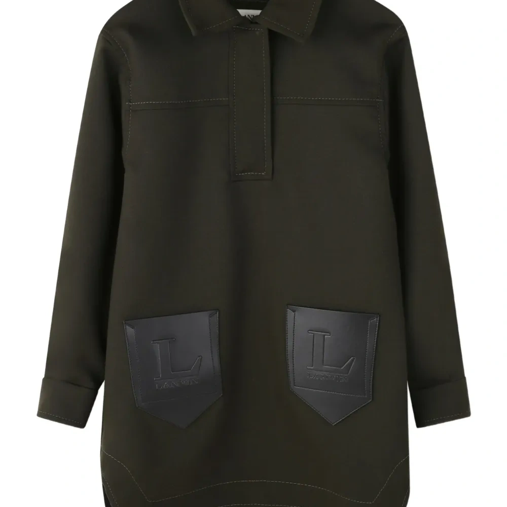 Платье с воротником поло и длинными рукавами