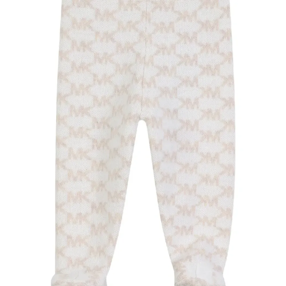 Комплект из топа, брюк и шапки