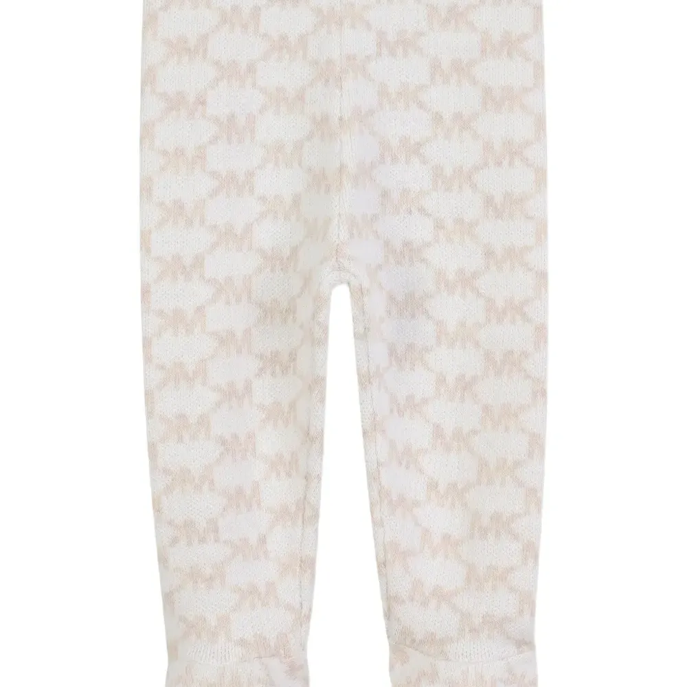 Комплект из топа, брюк и шапки